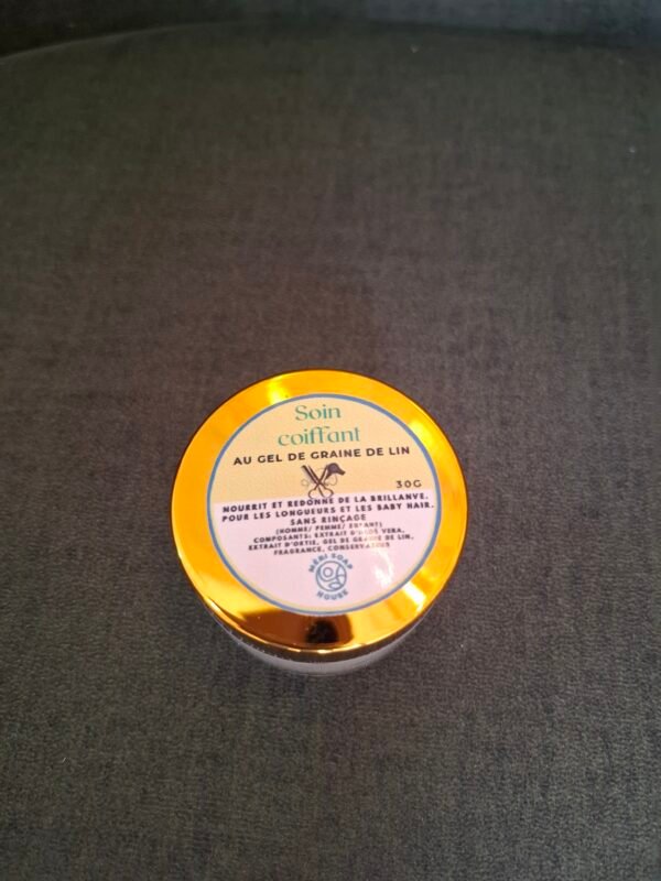 Soin coiffant au gel de graine de lin
