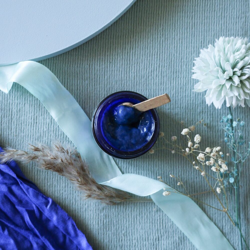 gommage facial au nila bleu