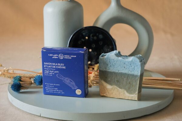 Savon nila bleu et lait de chèvre