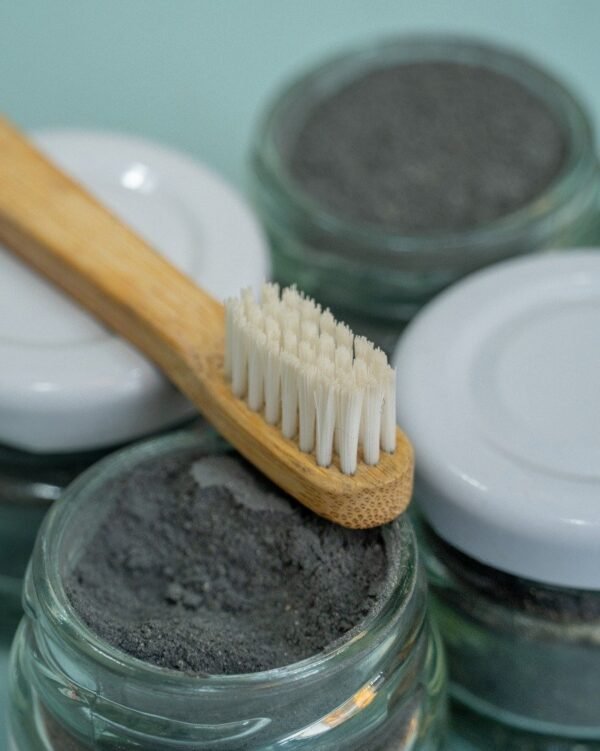 2025/11/1000093493.jpg Dentifrice en poudre au charbon actif