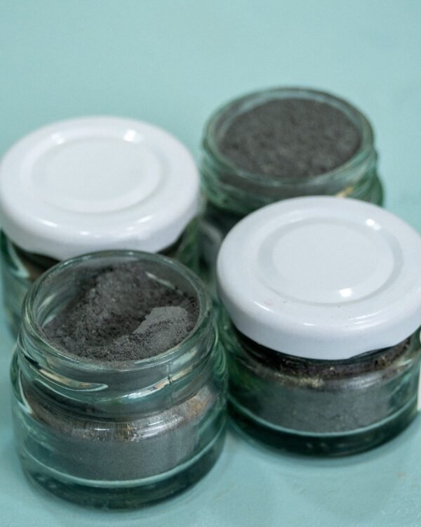 2025/11/1000093495.jpg Dentifrice en poudre au charbon actif