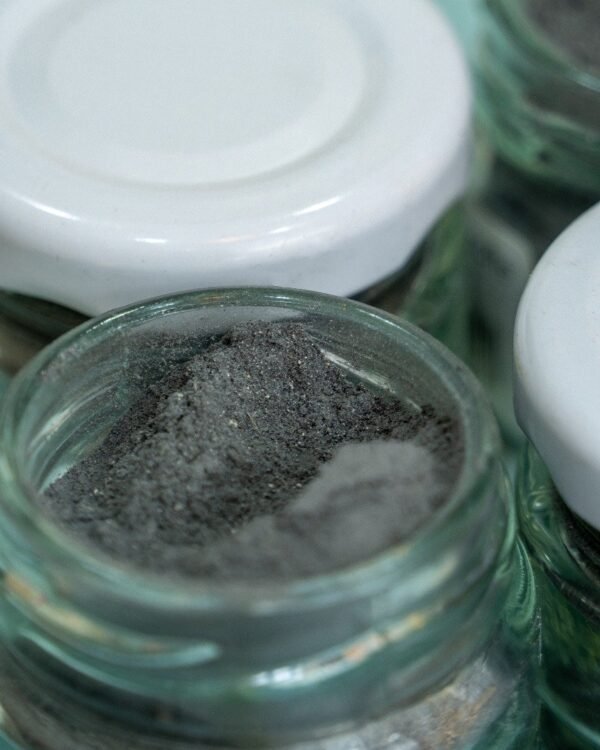 2025/11/1000093497.jpg Dentifrice en poudre au charbon actif