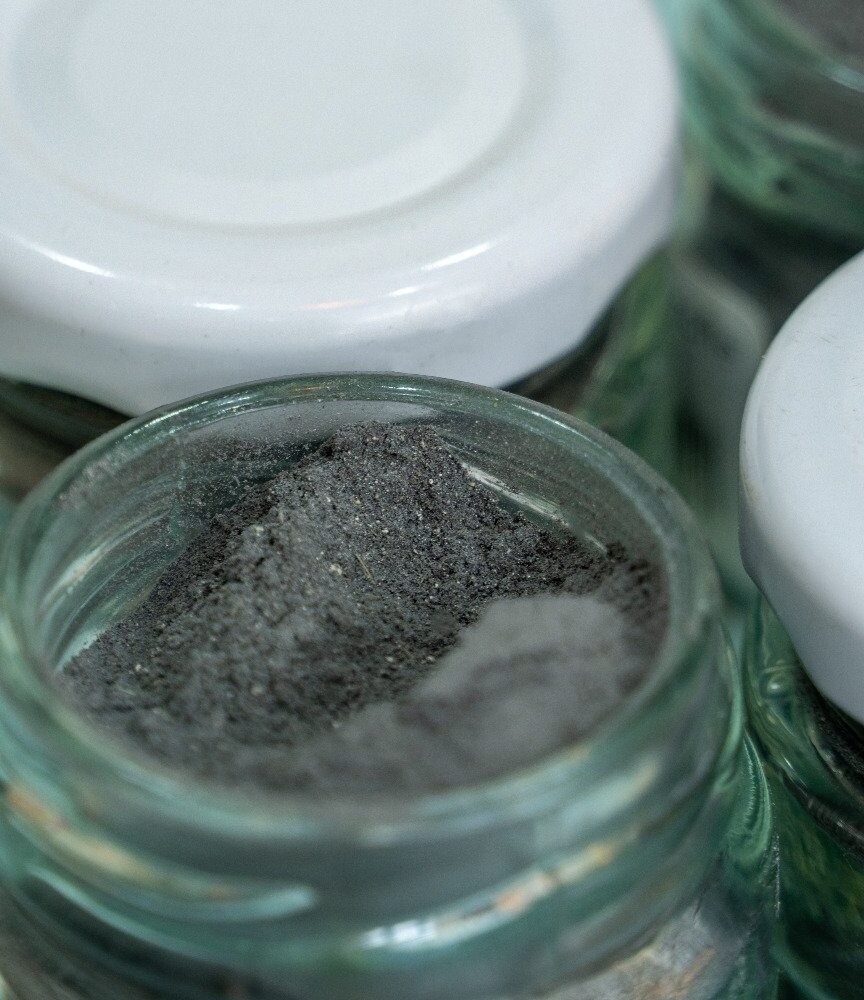 2025/11/1000093497.jpg Dentifrice en poudre au charbon actif