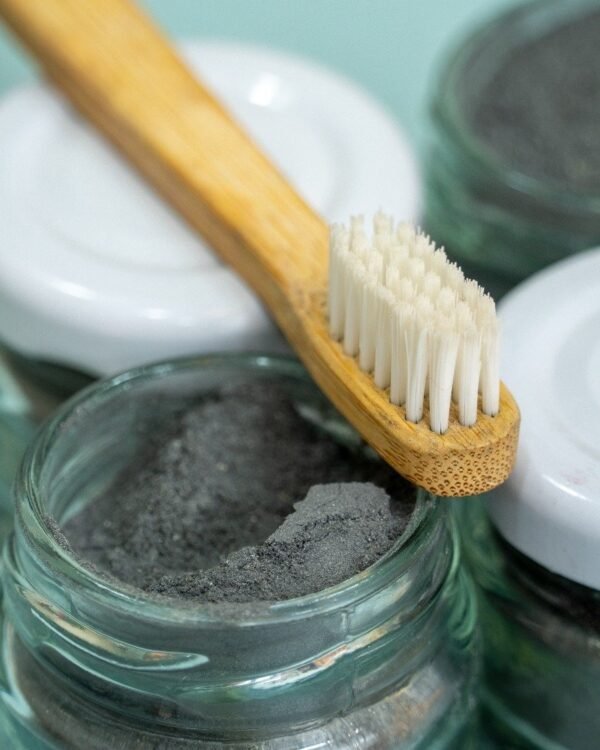 2025/11/1000093499.jpg Dentifrice en poudre au charbon actif