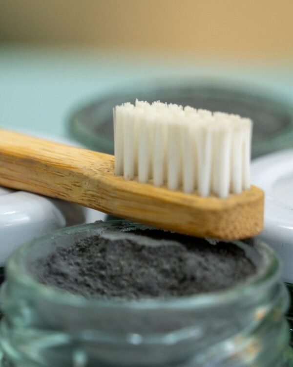 2025/11/1000093500.jpg Dentifrice en poudre au charbon actif